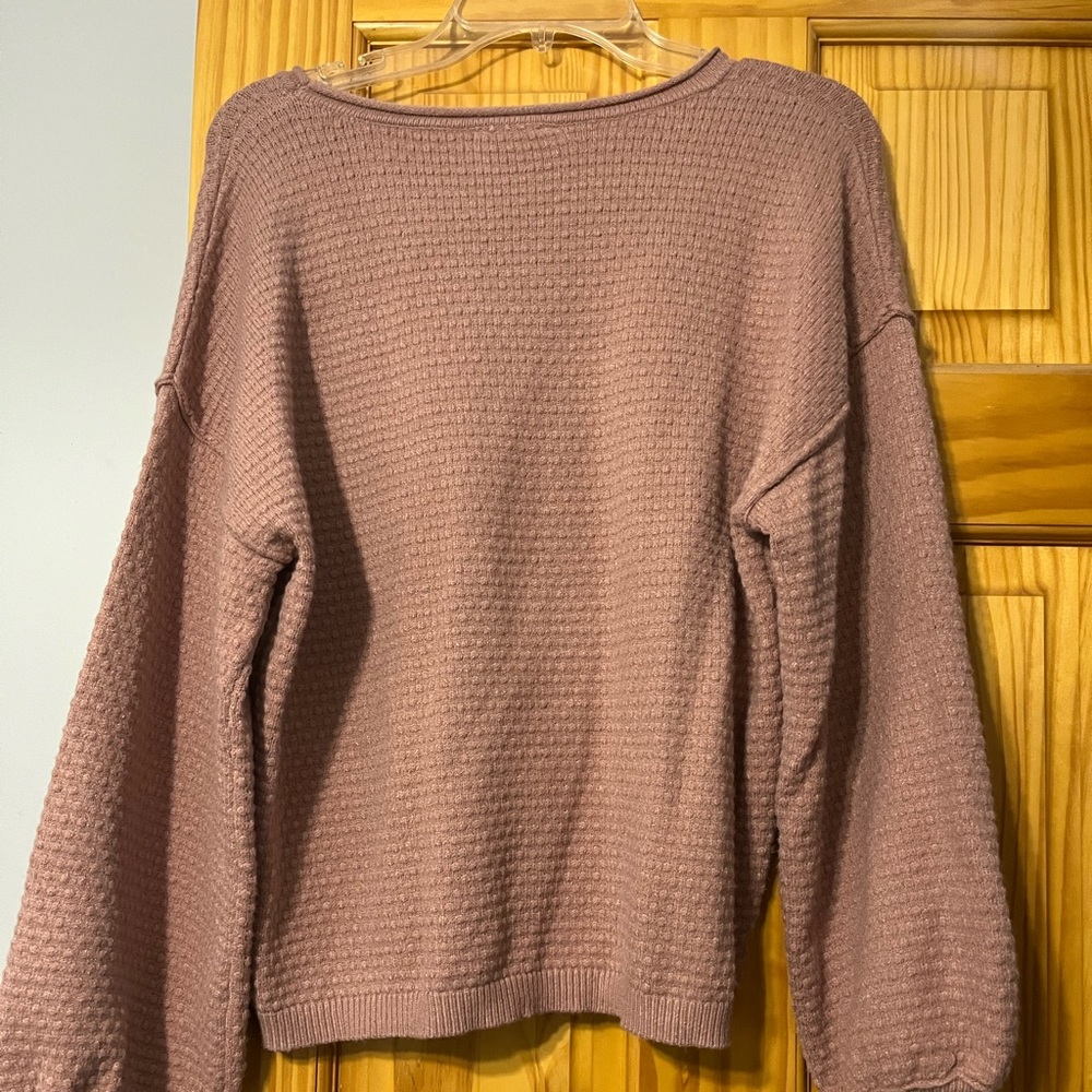 Mauve colored boutique sweater with dot details